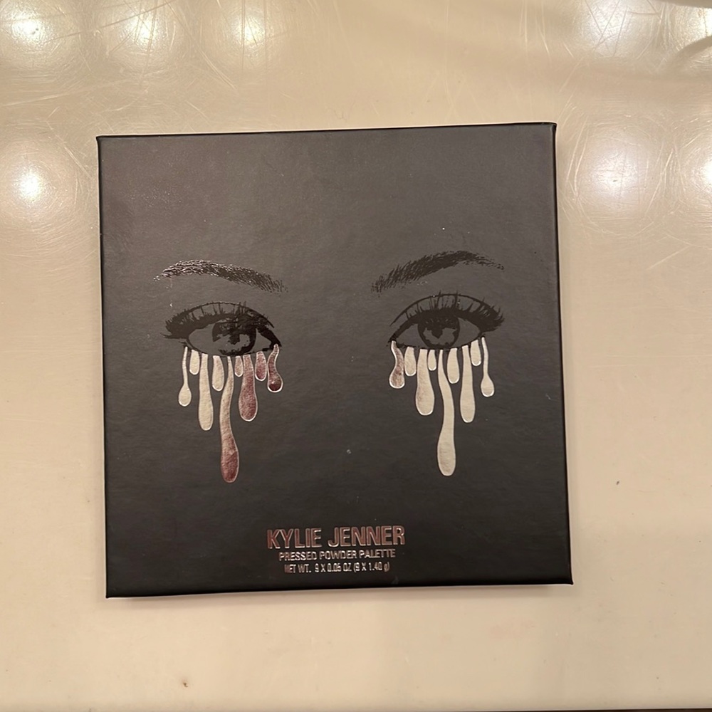 Kylie Jenner eyeshadow